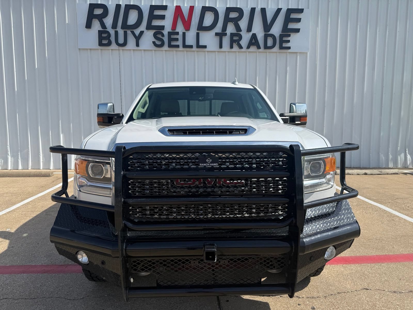 Used 2019 GMC Sierra 2500 Denali w/ Duramax Plus Package AWD/4WD image 10