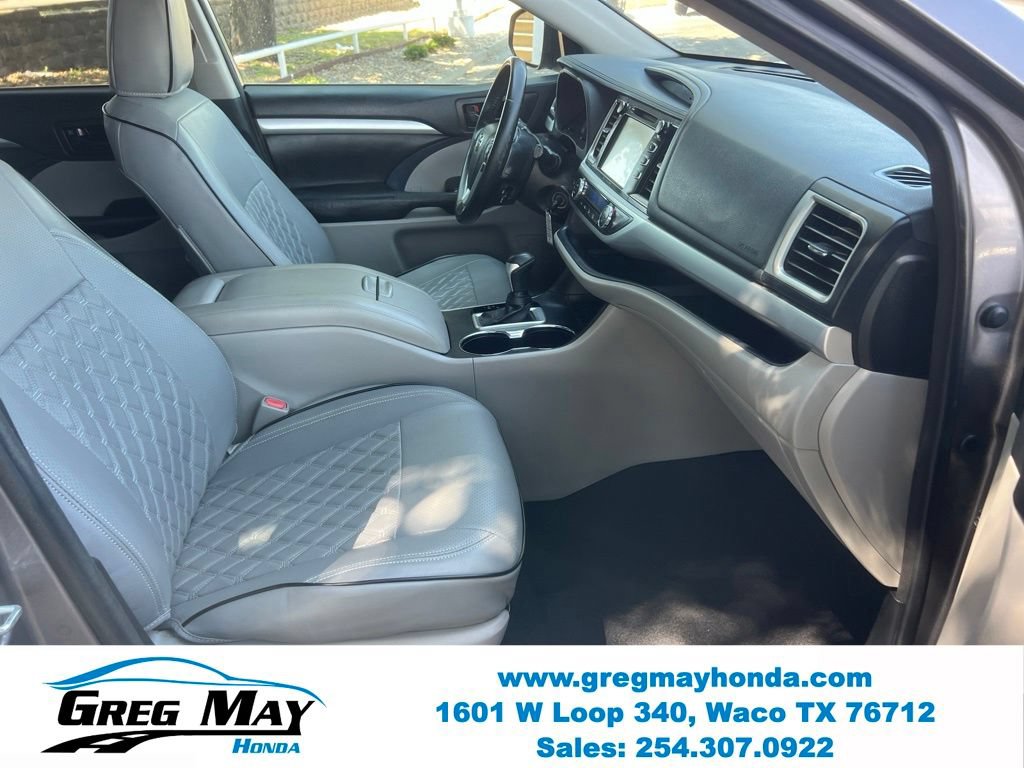 Used 2017 Toyota Highlander Plus FWD image 13