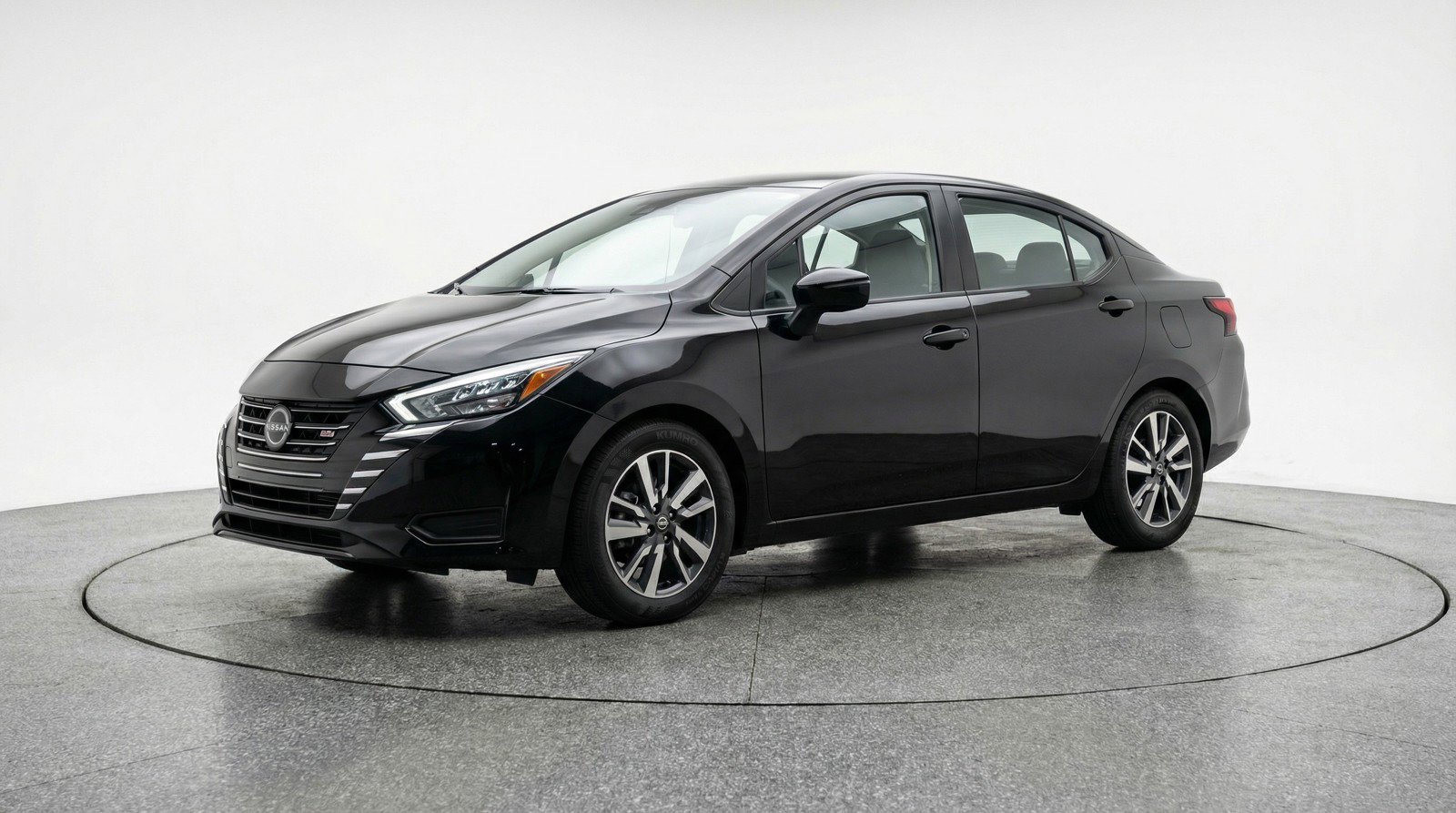 Used 2025 Nissan Versa SV image 3