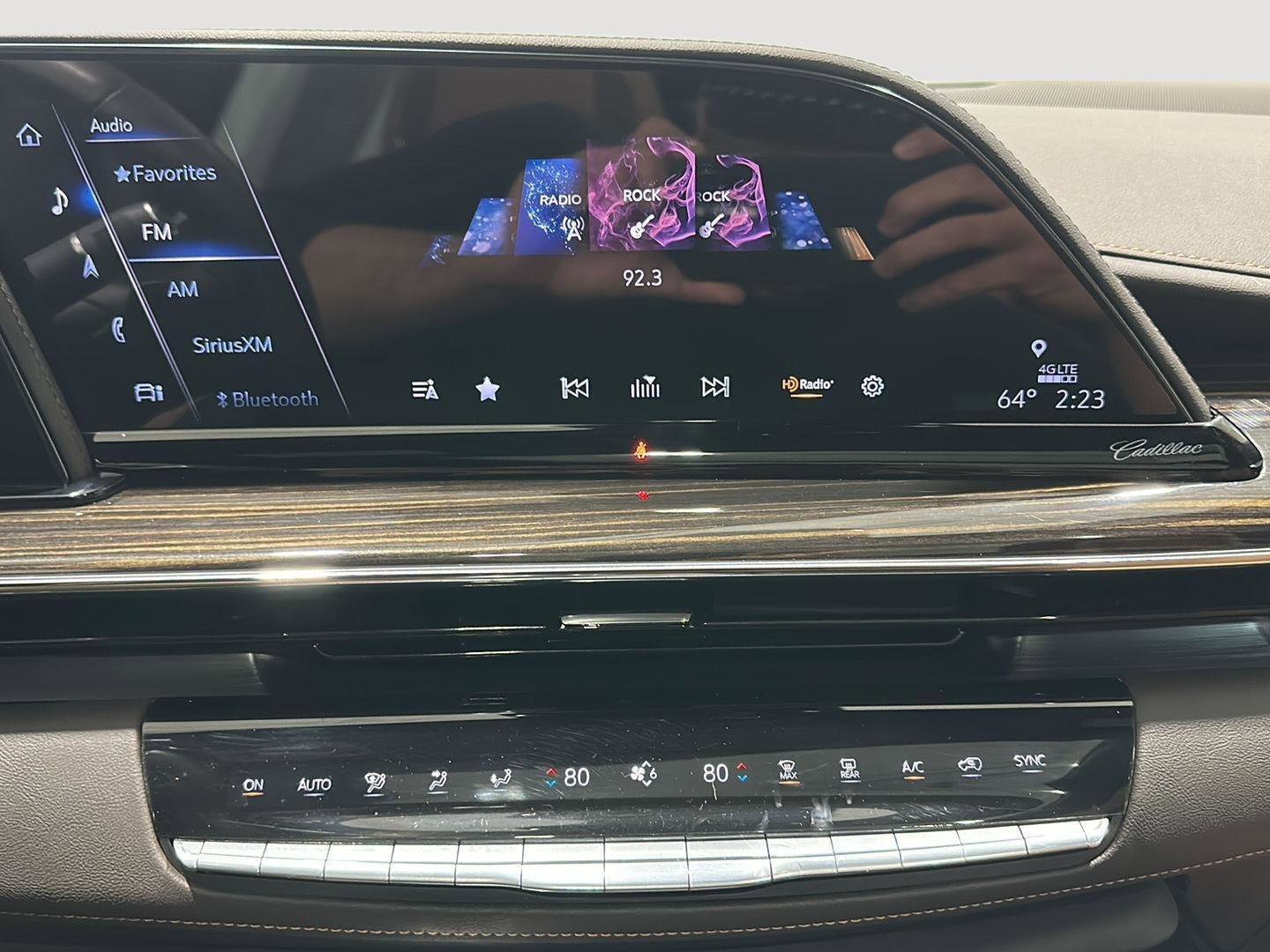 Used 2024 Cadillac Escalade ESV Premium Luxury w/ Performance Package AWD/4WD image 12