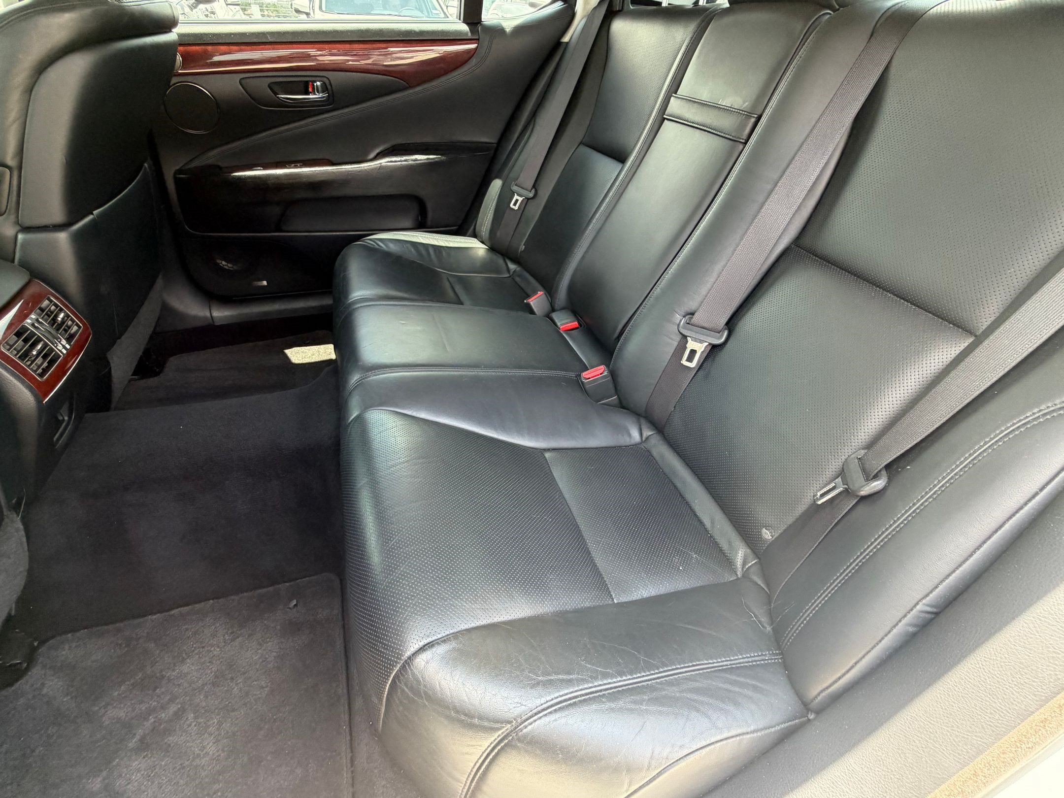 Used 2011 Lexus LS 460 L w/ Luxury Pkg RWD image 22