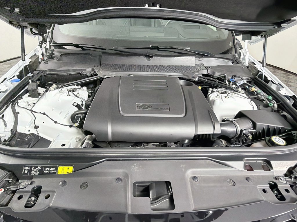 Certified 2025 Land Rover Discovery Dynamic SE AWD/4WD image 32