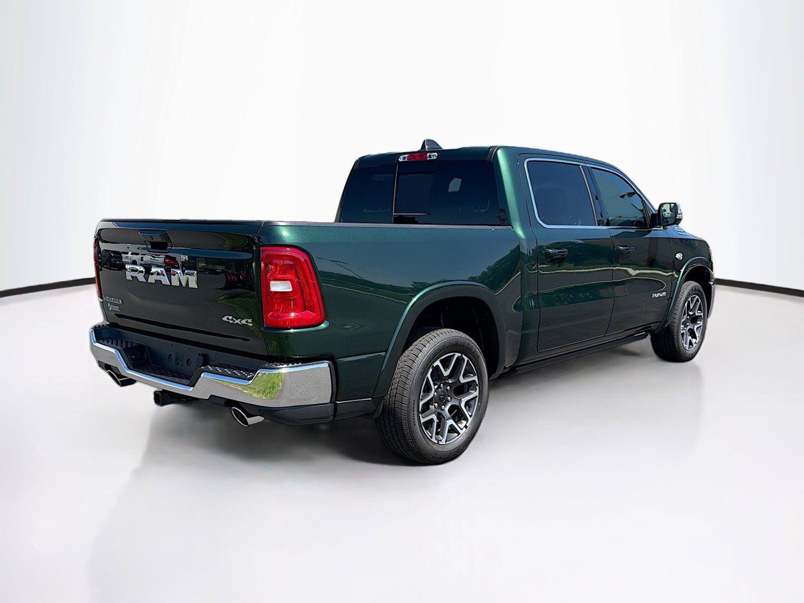 New 2026 RAM 1500 Laramie AWD/4WD image 11