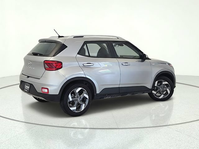 Used 2025 Hyundai Venue SEL FWD image 4