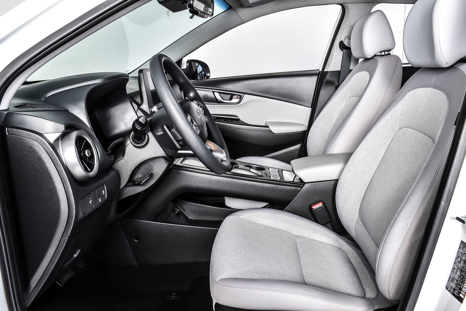 Used 2023 Hyundai Kona SE w/ Cargo Package FWD image 16