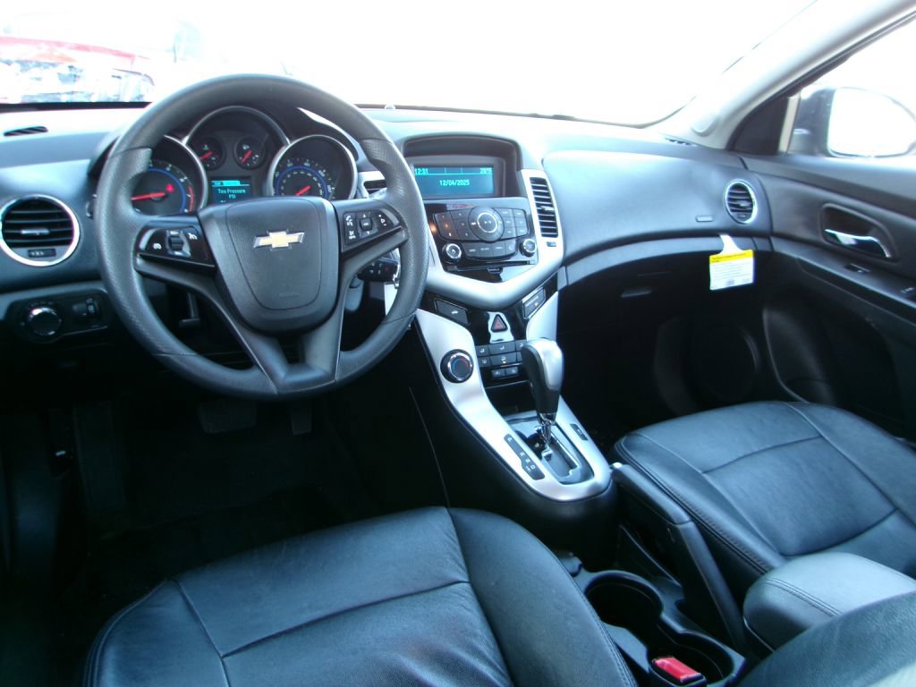 Used 2016 Chevrolet Cruze LT image 9