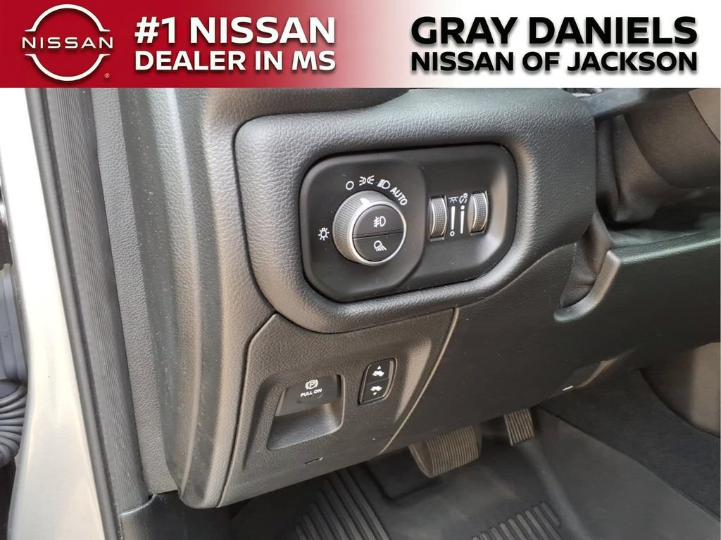 Used 2019 RAM 1500 Laramie AWD/4WD image 12