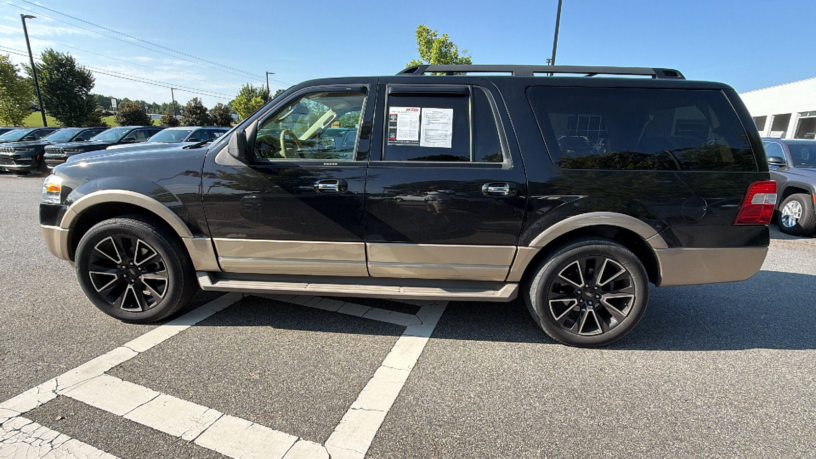 Used 2014 Ford Expedition EL XLT w/ Equipment Group 202A AWD/4WD image 11