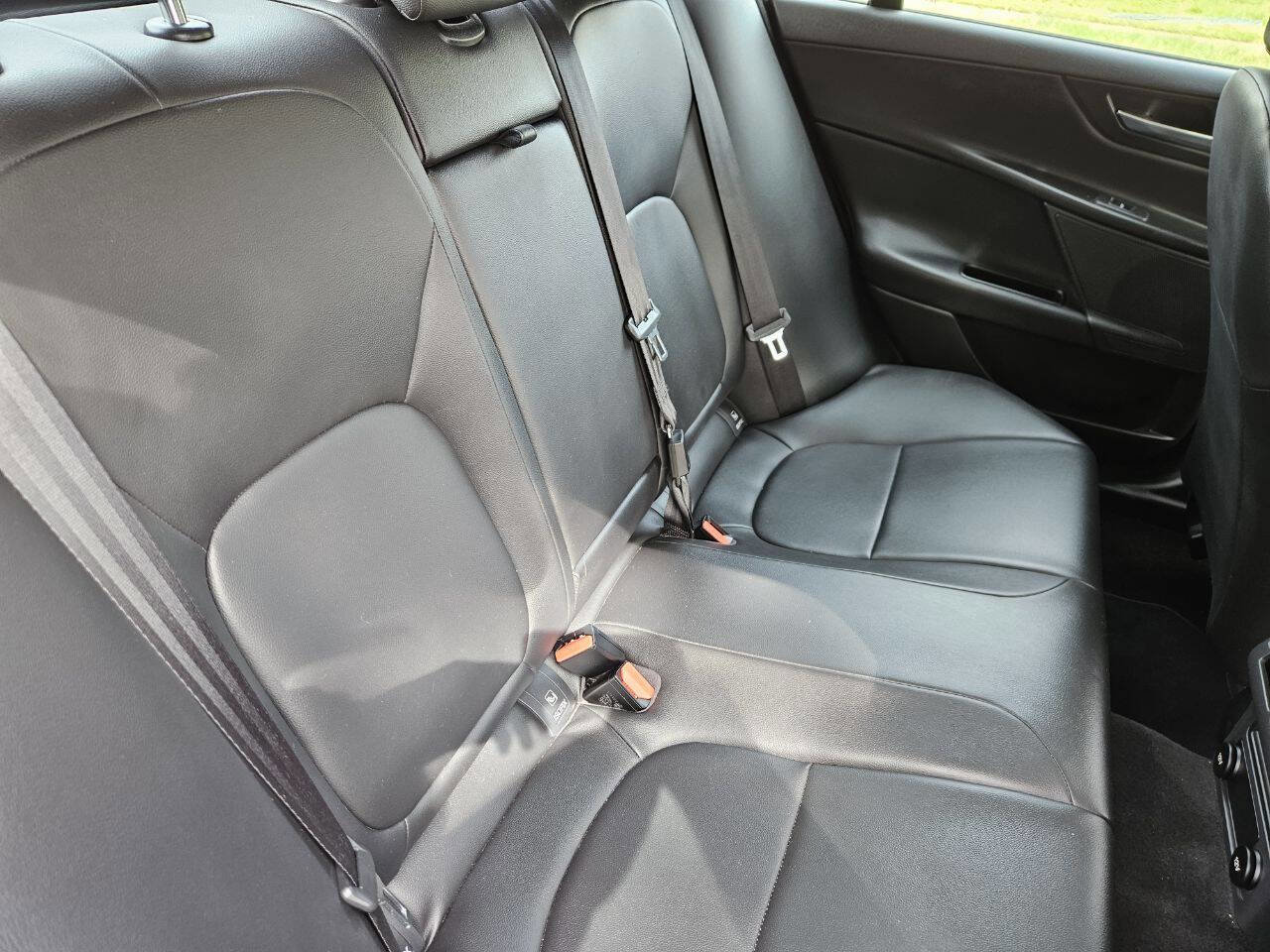 Used 2017 Jaguar XE Premium image 15
