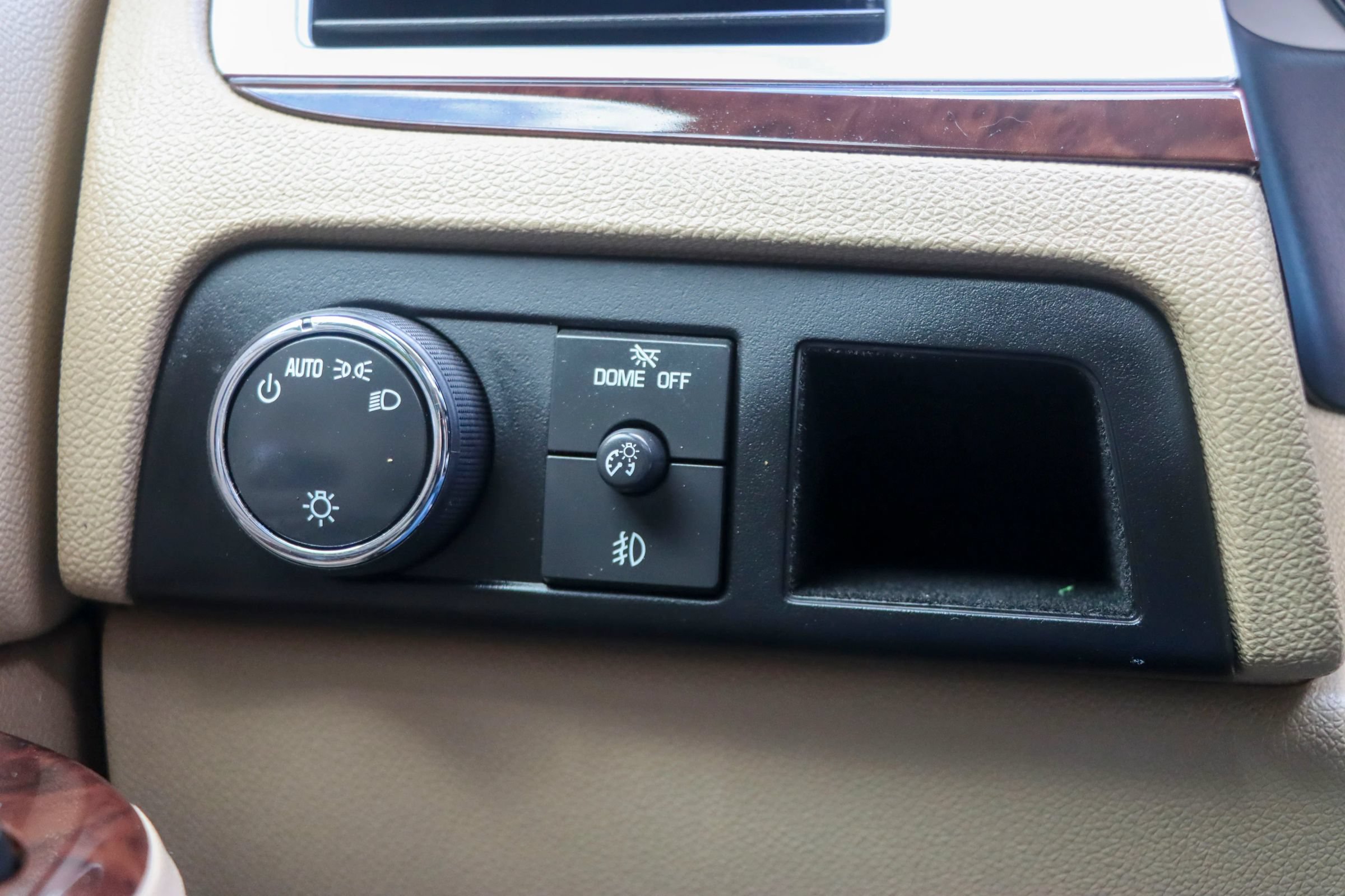 Used 2014 Cadillac Escalade Premium RWD image 35