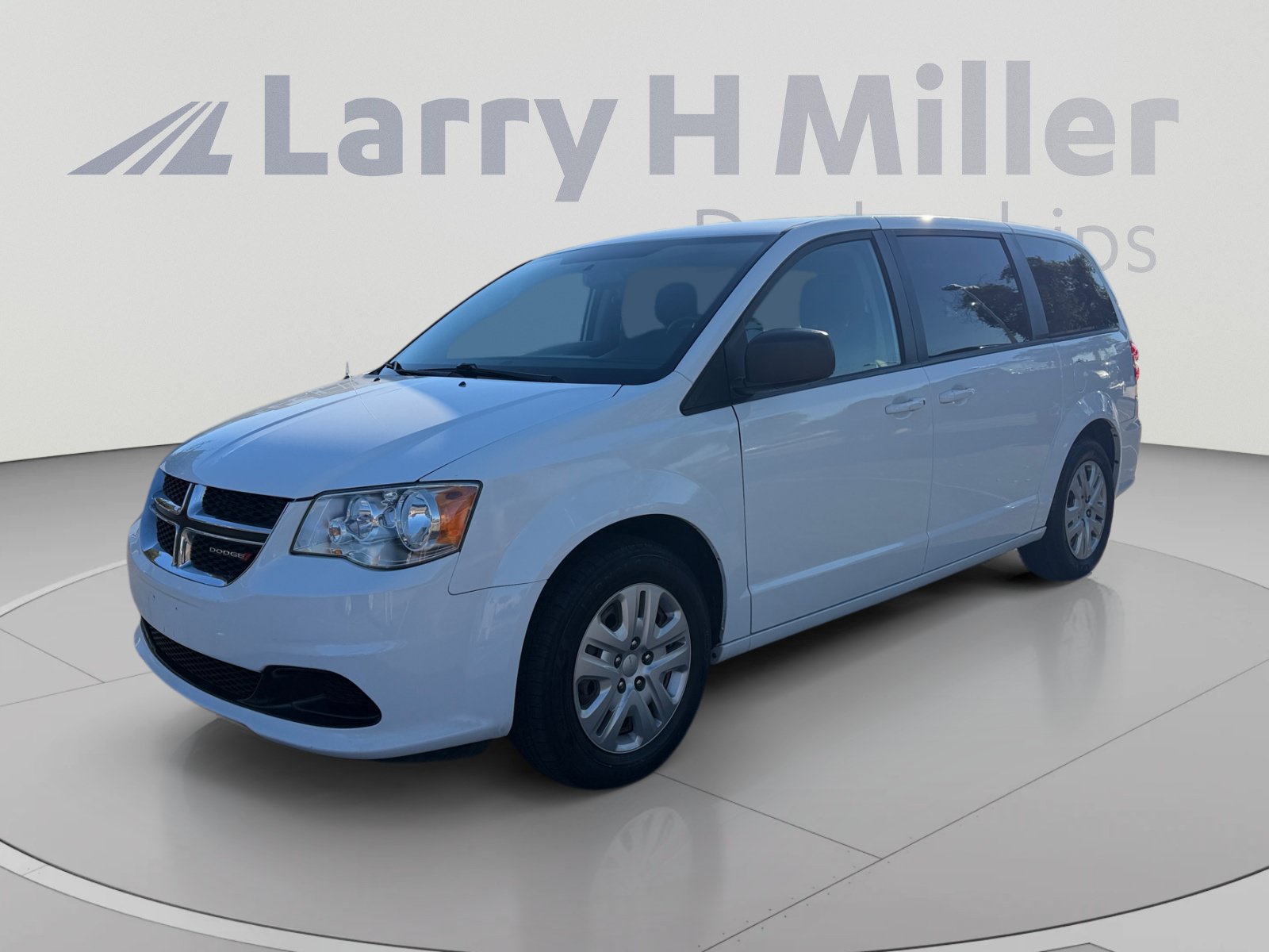 Used 2018 Dodge Grand Caravan SE w/ UConnect Hands-Free Group FWD image 1
