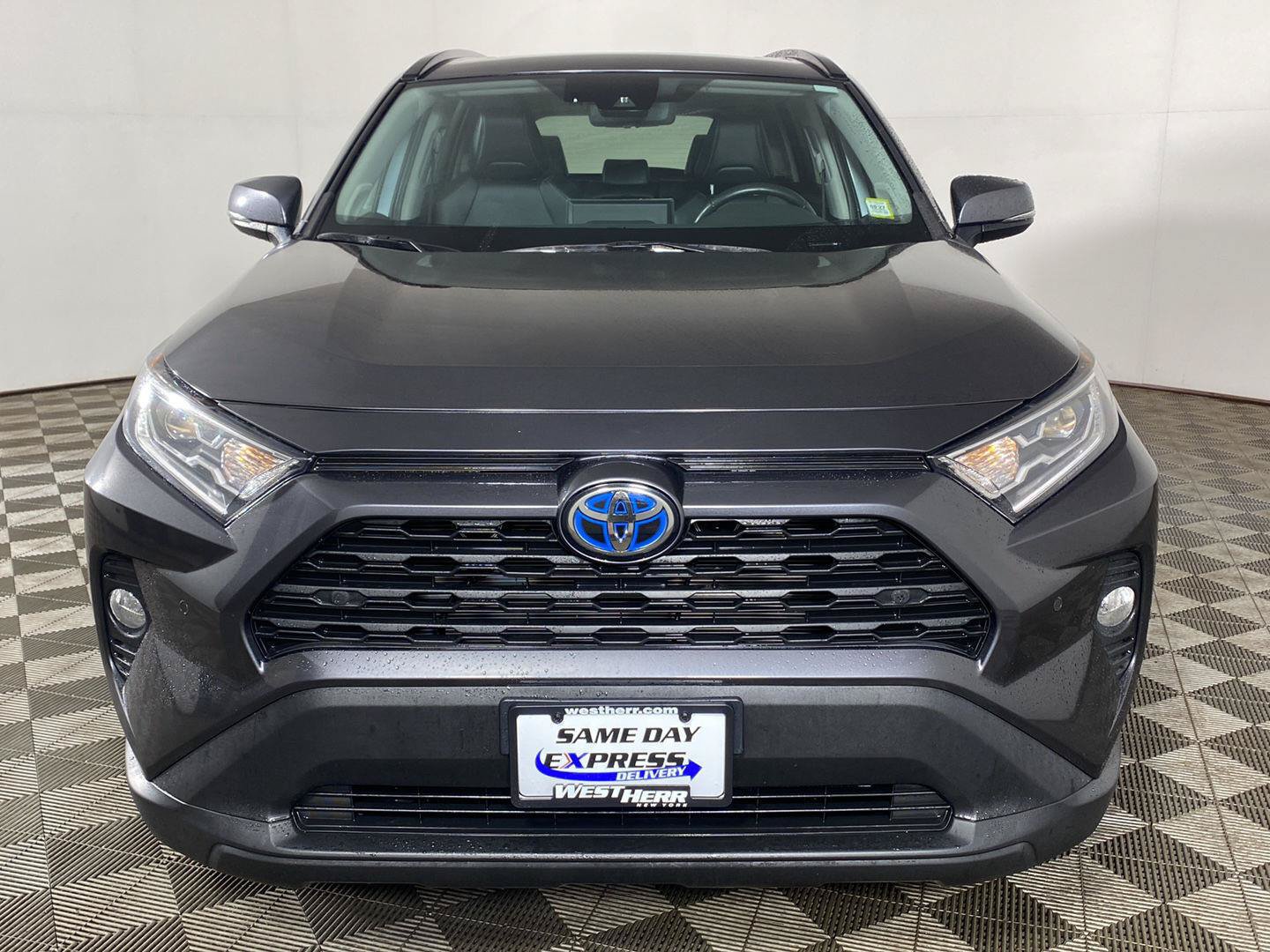 Used 2021 Toyota RAV4 XLE Premium AWD/4WD image 8