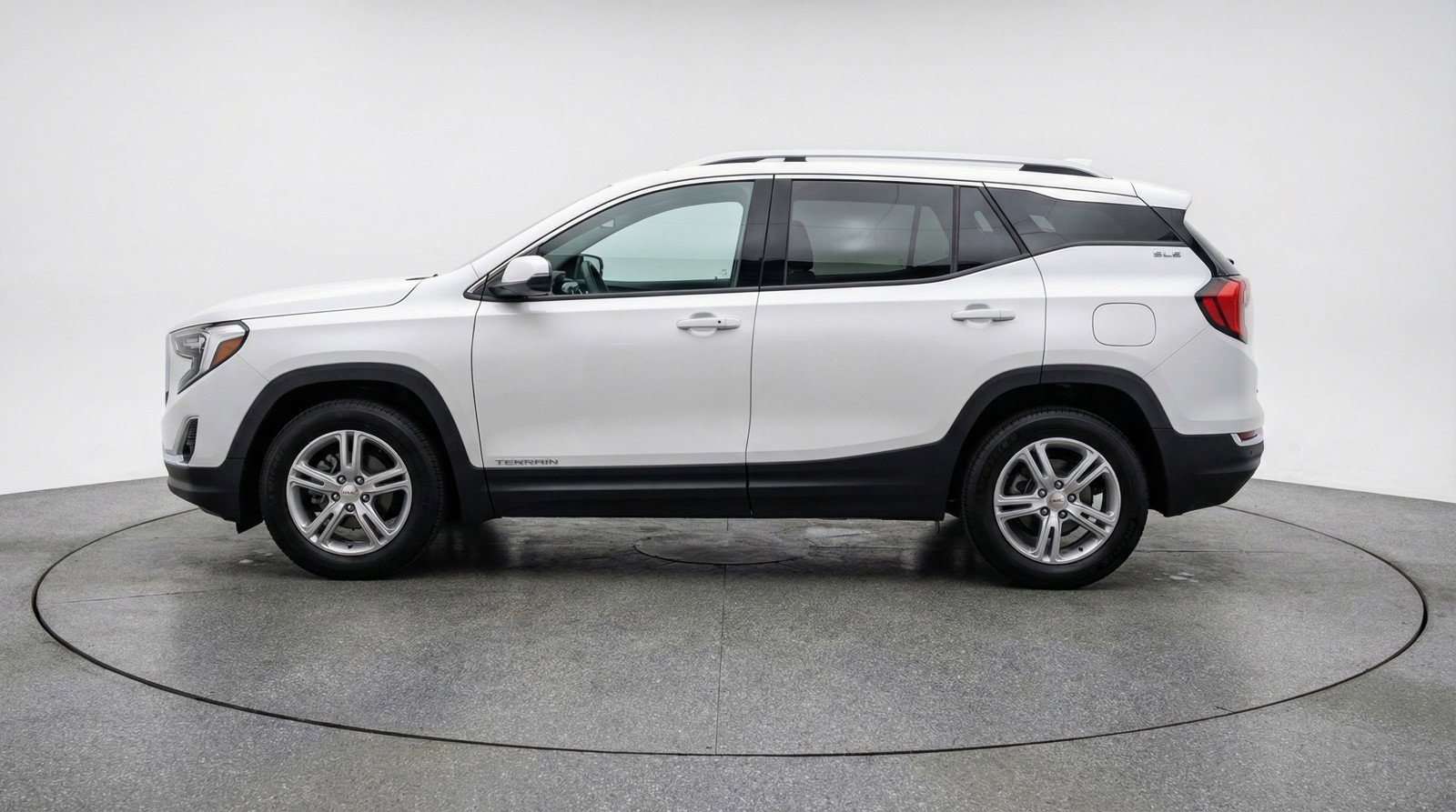 Used 2024 GMC Terrain SLE image 5