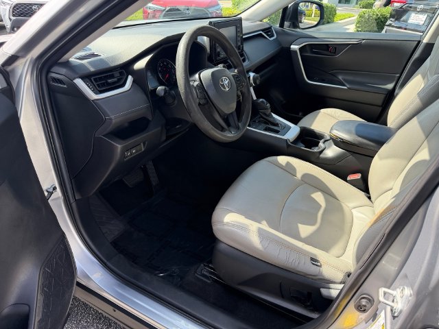 Used 2021 Toyota RAV4 LE FWD image 11