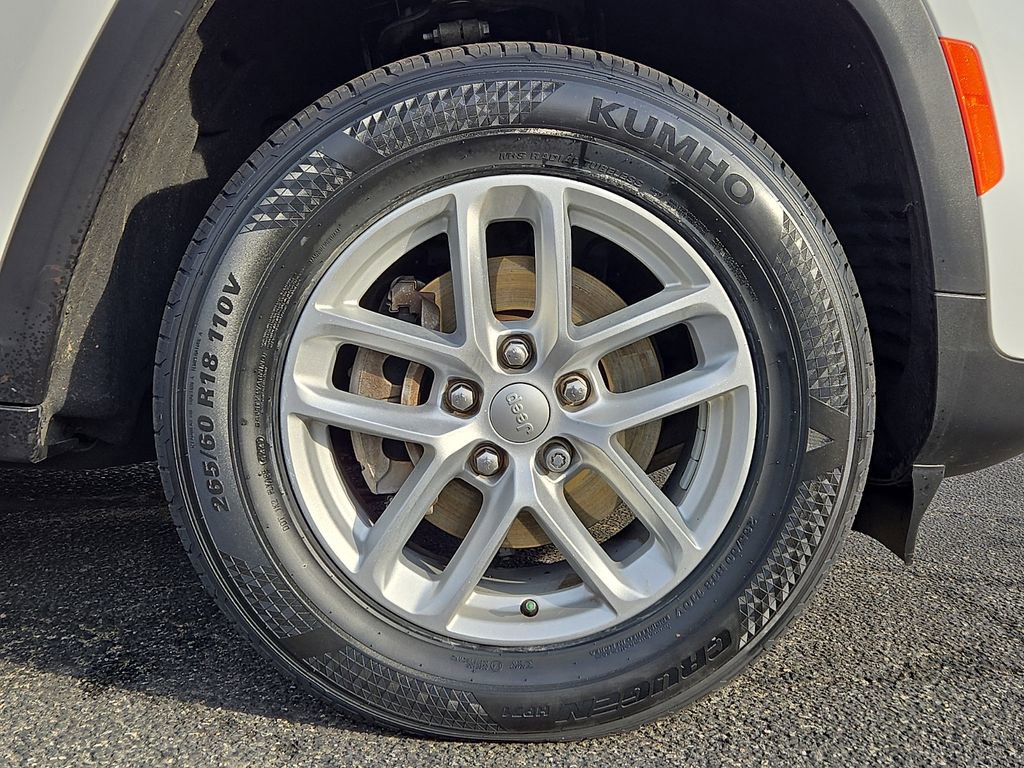 Used 2023 Jeep Grand Cherokee Laredo image 8