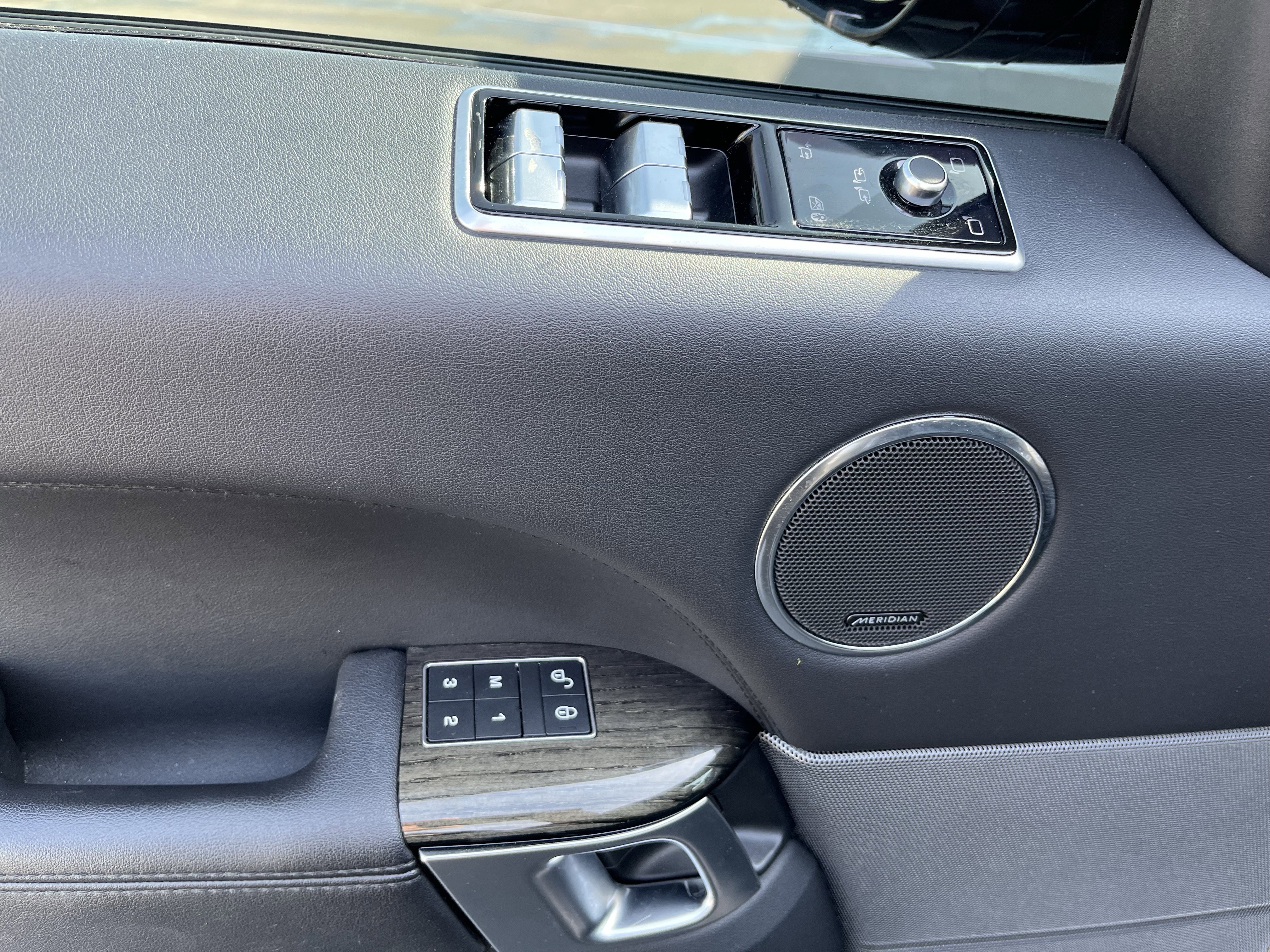 Used 2019 Land Rover Range Rover Sport SE AWD/4WD image 15
