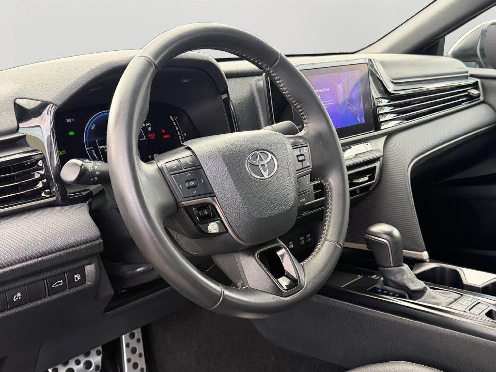 Used 2025 Toyota Camry SE FWD image 17