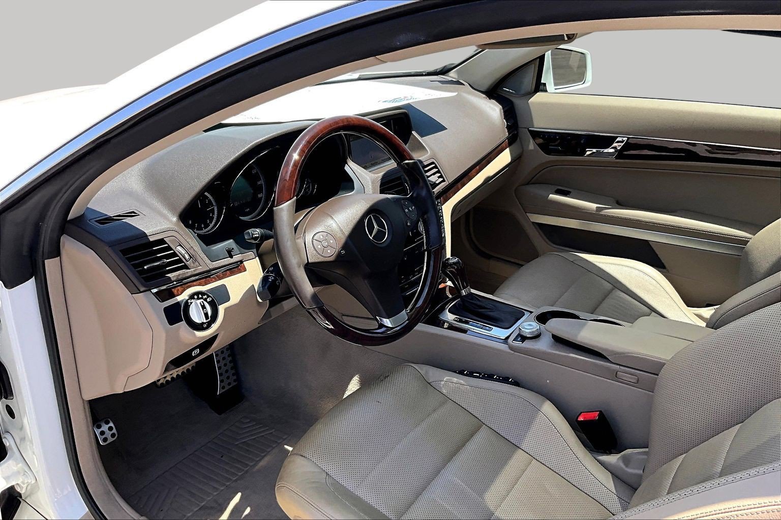 Used 2010 Mercedes-Benz E 550 Coupe w/ Premium 2 Pkg image 12