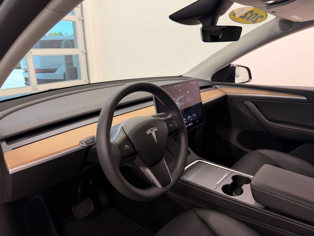 Used 2024 Tesla Model Y Long Range AWD/4WD image 29