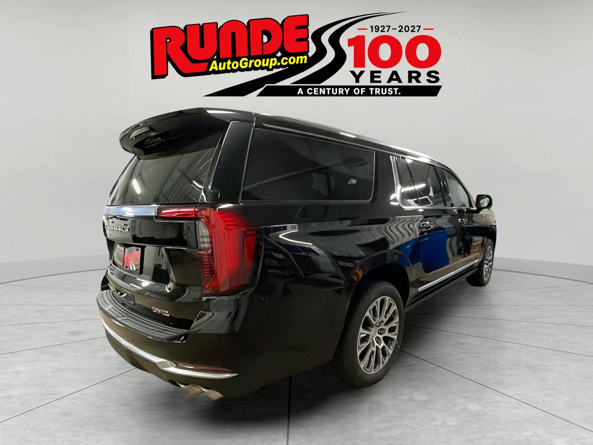 New 2026 GMC Yukon XL Denali w/ Denali Reserve Package AWD/4WD image 5