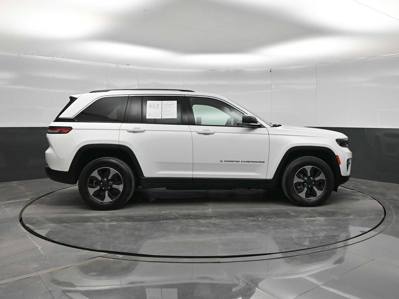 Used 2024 Jeep Grand Cherokee Limited 4xe AWD/4WD image 9