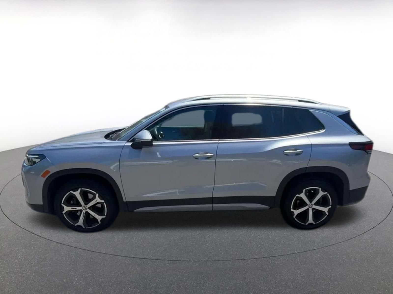 Used 2026 Volkswagen Tiguan SE AWD/4WD image 8