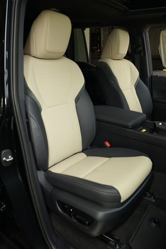 Used 2026 Lexus GX 550 w/ Accessory Package (32) image 4