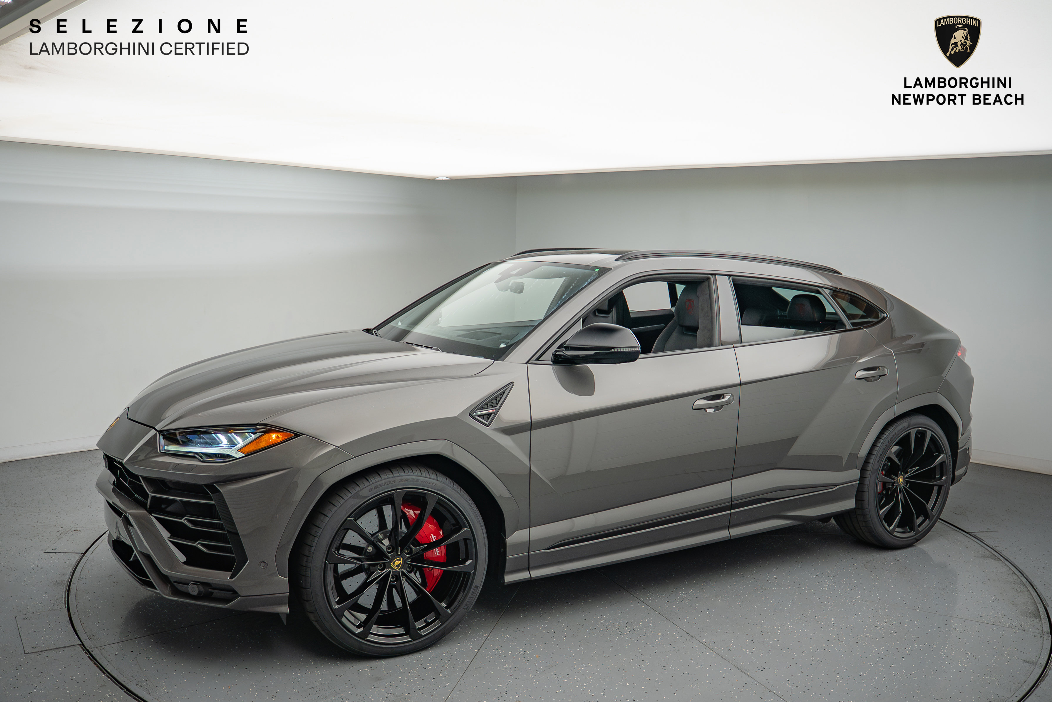 Used 2022 Lamborghini Urus AWD/4WD image 12