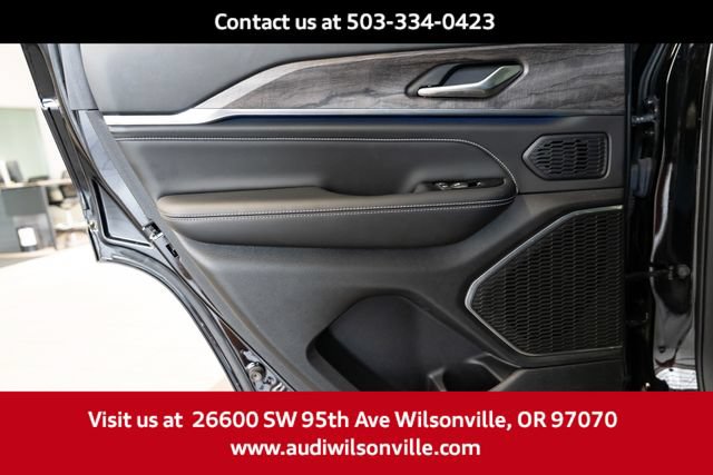 Used 2023 Jeep Grand Cherokee Overland AWD/4WD image 28