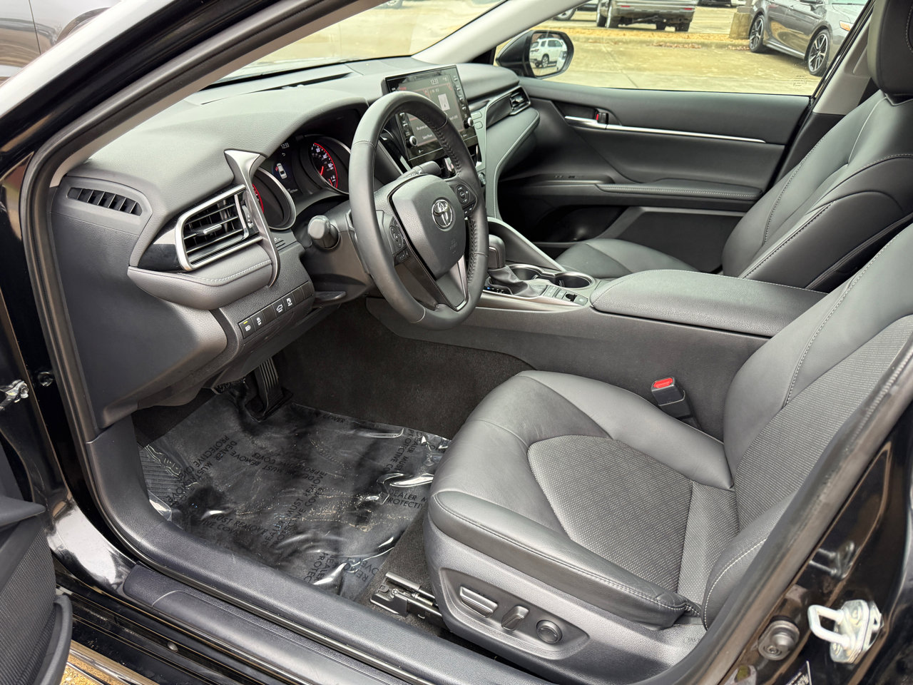Used 2023 Toyota Camry XSE image 9