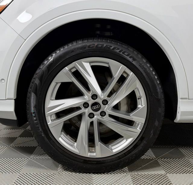 Used 2023 Audi Q7 3.0T Premium Plus AWD/4WD image 9