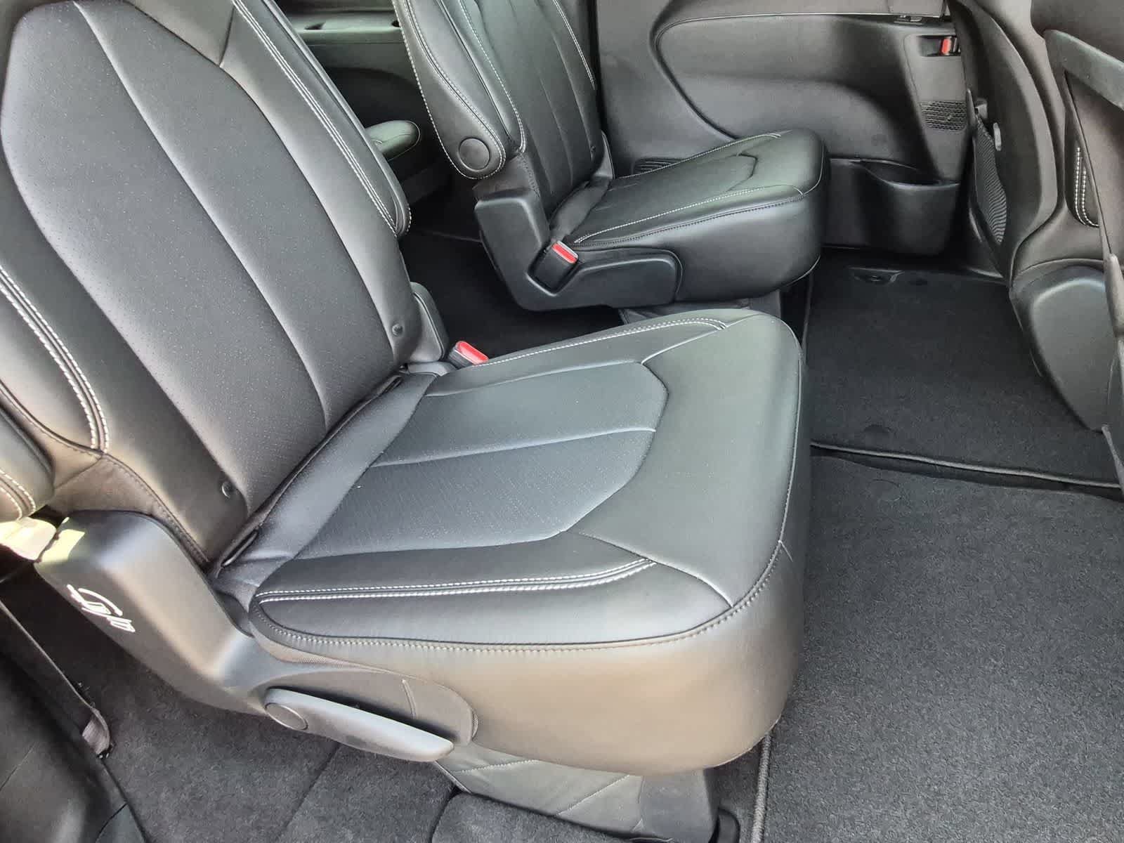 New 2027 Chrysler Pacifica LX FWD image 19