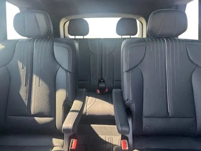 New 2027 Cadillac Vistiq Sport w/ LPO, Floor Liner Package AWD/4WD image 20