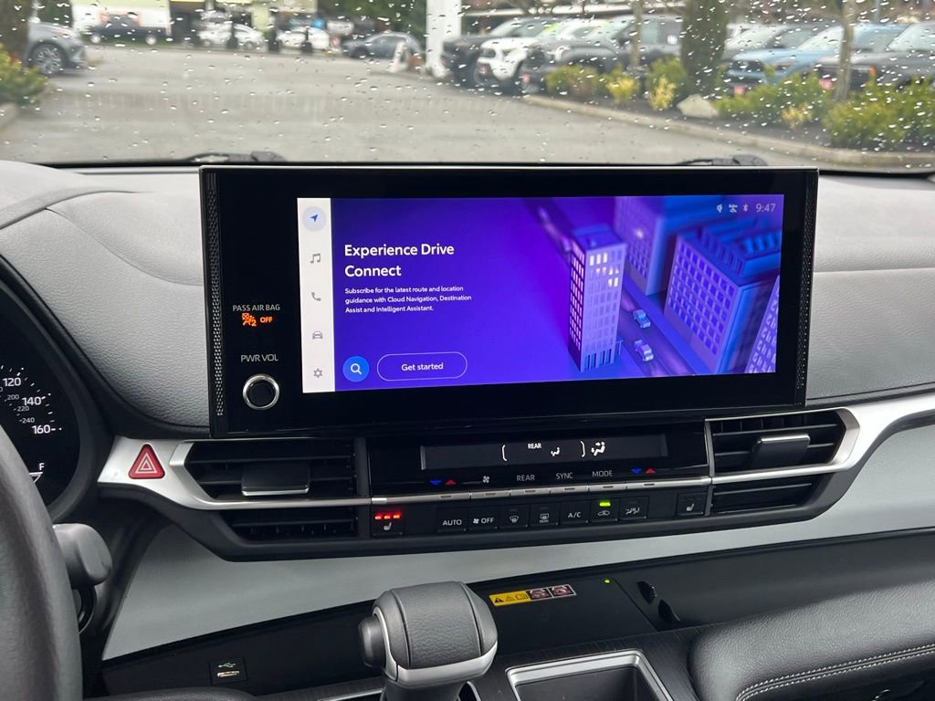 Used 2025 Toyota Sienna XLE FWD image 20
