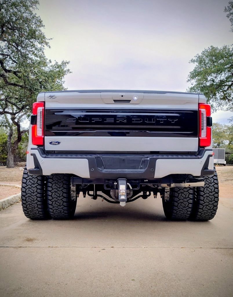 Used 2025 Ford F450 Platinum w/ FX4 Off-Road Package image 8