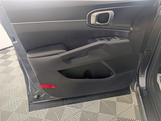 Used 2022 Kia Sorento LX image 10
