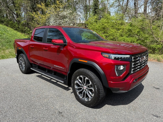 Used 2023 GMC Canyon Denali image 4