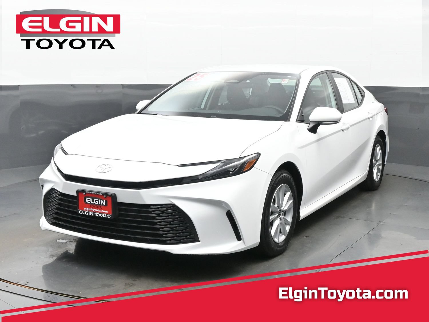 Used 2025 Toyota Camry LE FWD image 1