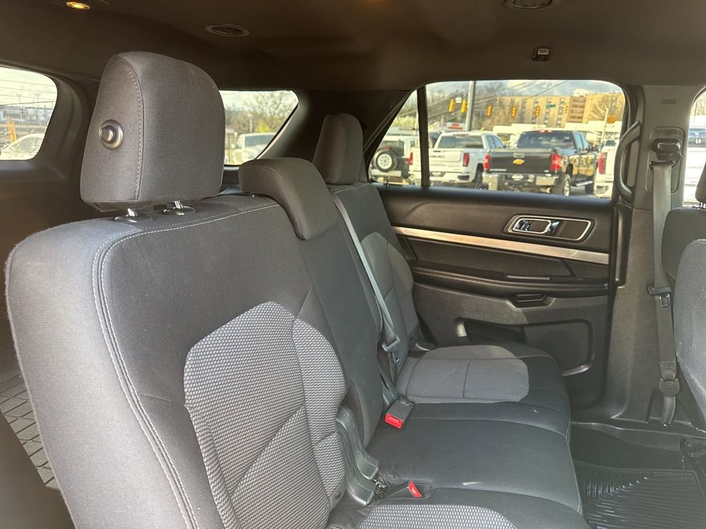 Used 2019 Ford Explorer XLT image 25