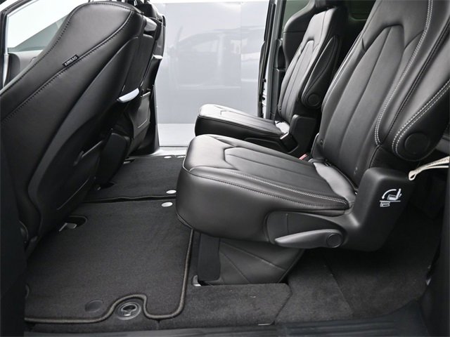 New 2026 Chrysler Pacifica Select image 13