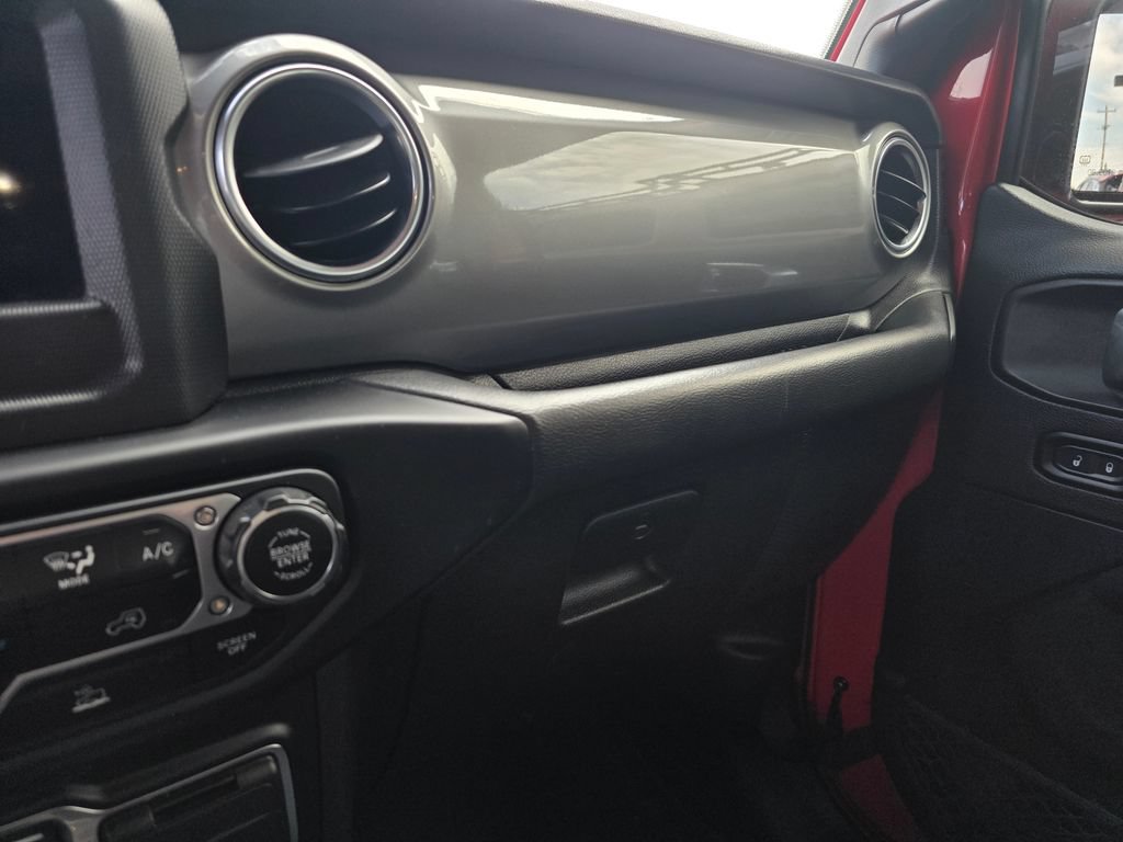 Used 2021 Jeep Gladiator Overland AWD/4WD image 16