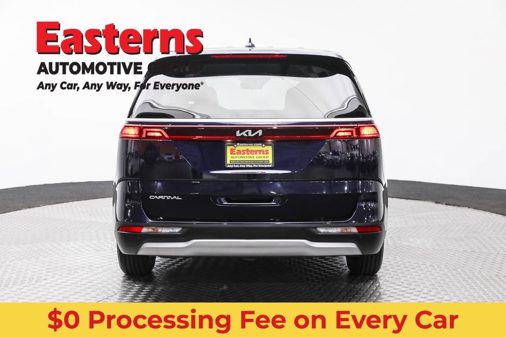 Used 2024 Kia Carnival LX FWD image 6