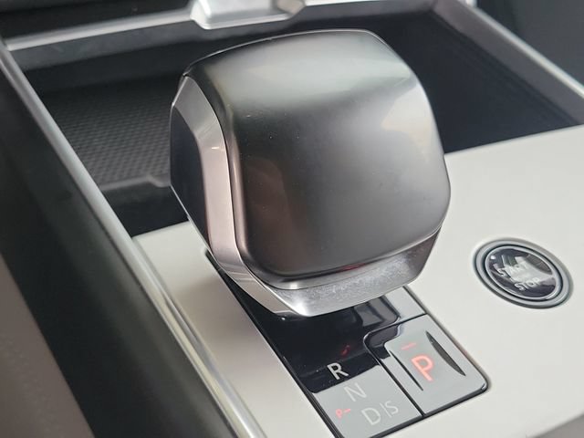 Used 2024 Land Rover Range Rover SV AWD/4WD image 16