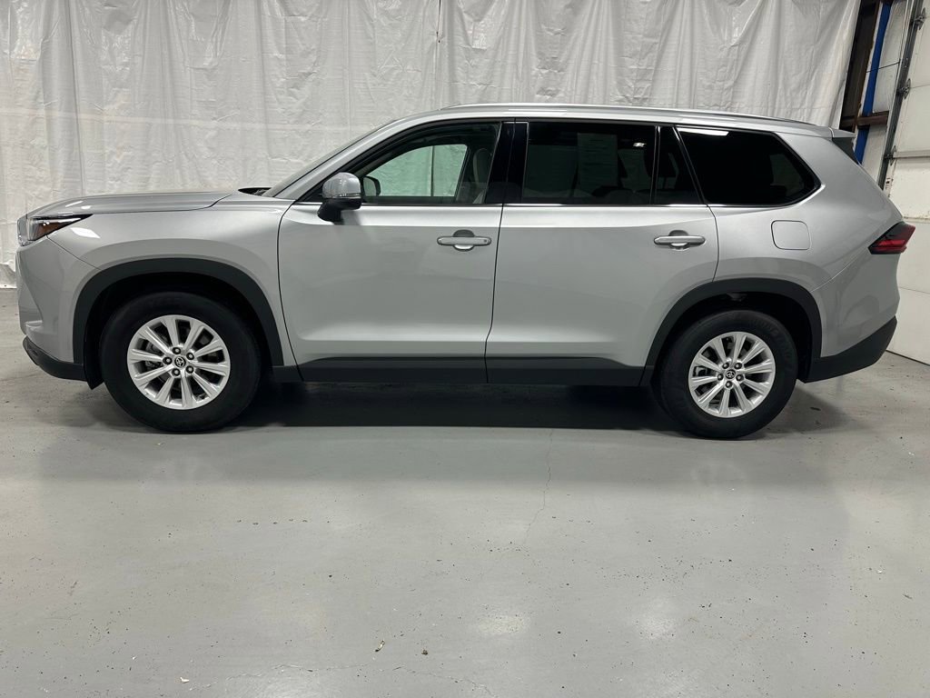 Used 2025 Toyota Grand Highlander AWD image 4