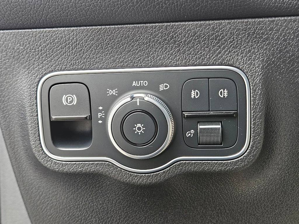 Used 2020 Mercedes-Benz GLB 250 4MATIC image 22