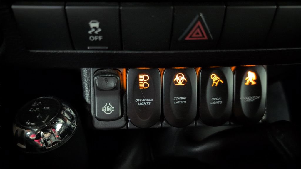 Used 2016 Jeep Wrangler Sport AWD/4WD image 12