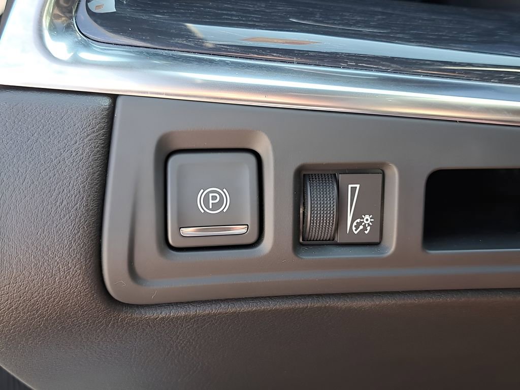 Used 2021 Cadillac XT5 Premium Luxury w/ LPO, Floor Liner Package image 29