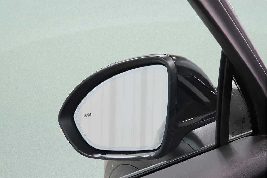 Used 2024 Buick Envision Avenir image 25