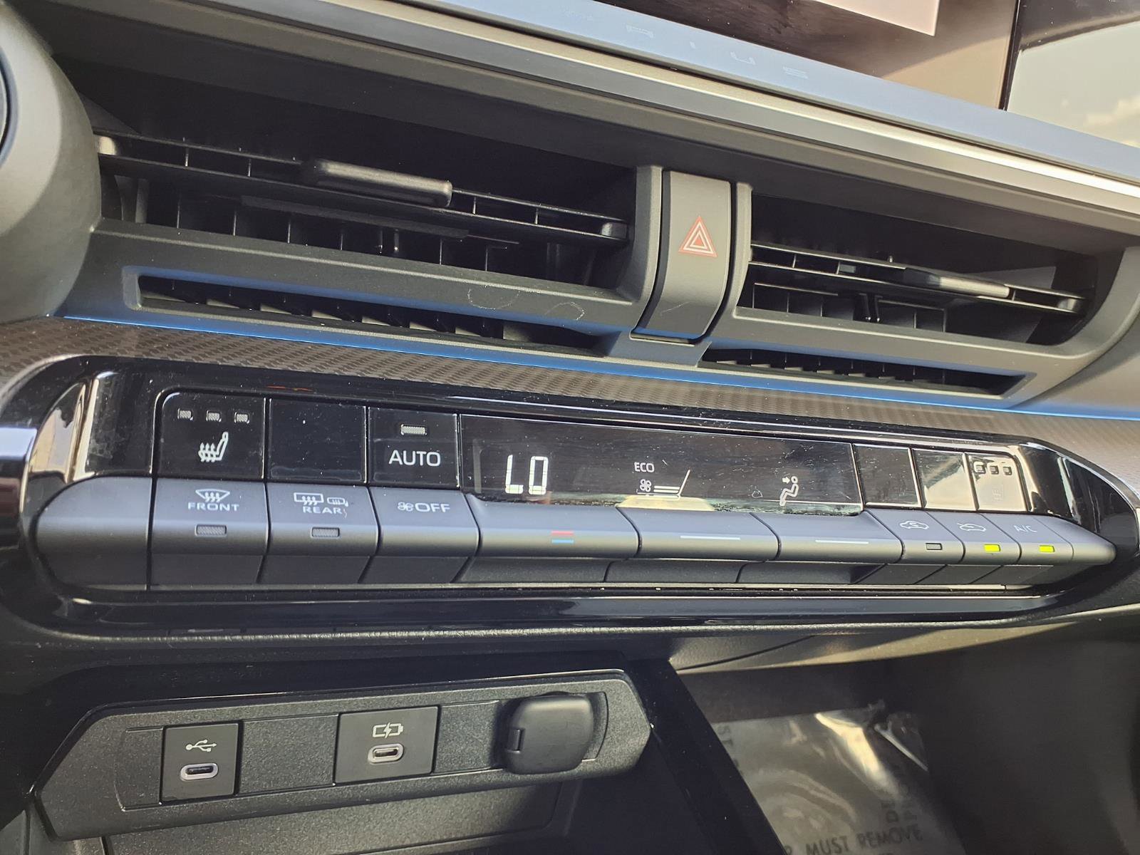 Used 2025 Toyota Prius XLE FWD image 7