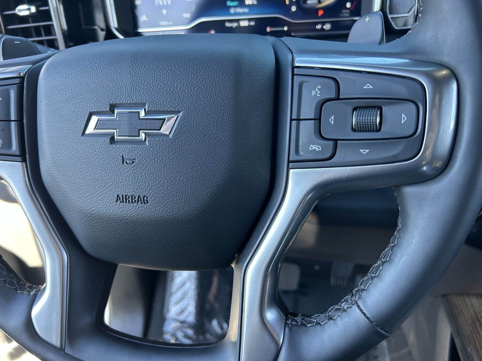 Used 2025 Chevrolet Silverado 1500 LT Trail Boss w/ Convenience Package II AWD/4WD image 28
